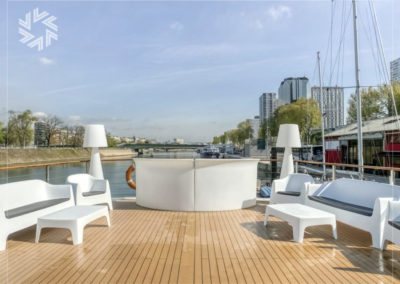 Choose the Gold for events Yacht for your outdoor event