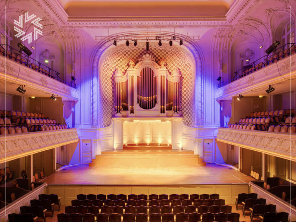 Cette salle de concert prestigieuse se démarque par son acoustique exceptionnelle. 